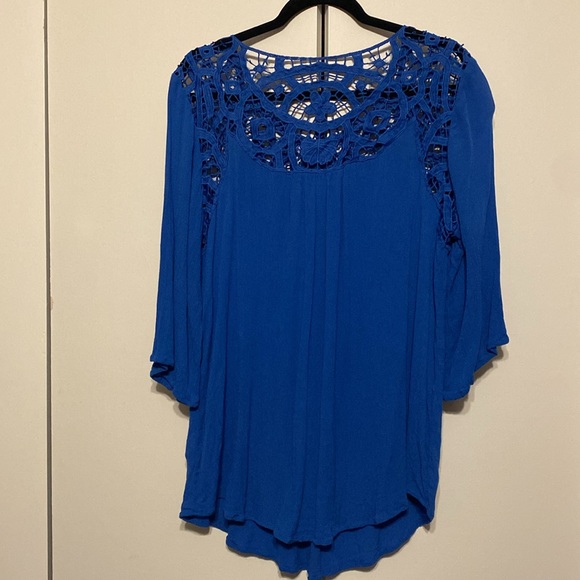 Roaman’s 16W royal blue peasant blouse w lace detail - Picture 2 of 3